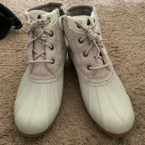 Sperry duck boots/ winter boots - Picture 1 of 8